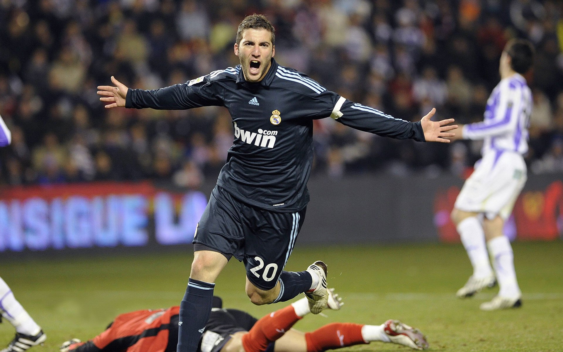 绿茵场上的篮球启示，当德甲争冠战遇见篮网收割勇士